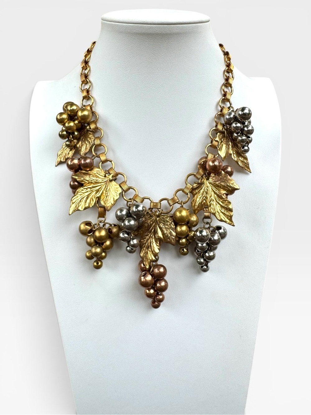 VINTAGE 1940s Copper, Gold-tone, & Silver-tone Grape Cluster Book-chain Necklace - Picture 3 of 11